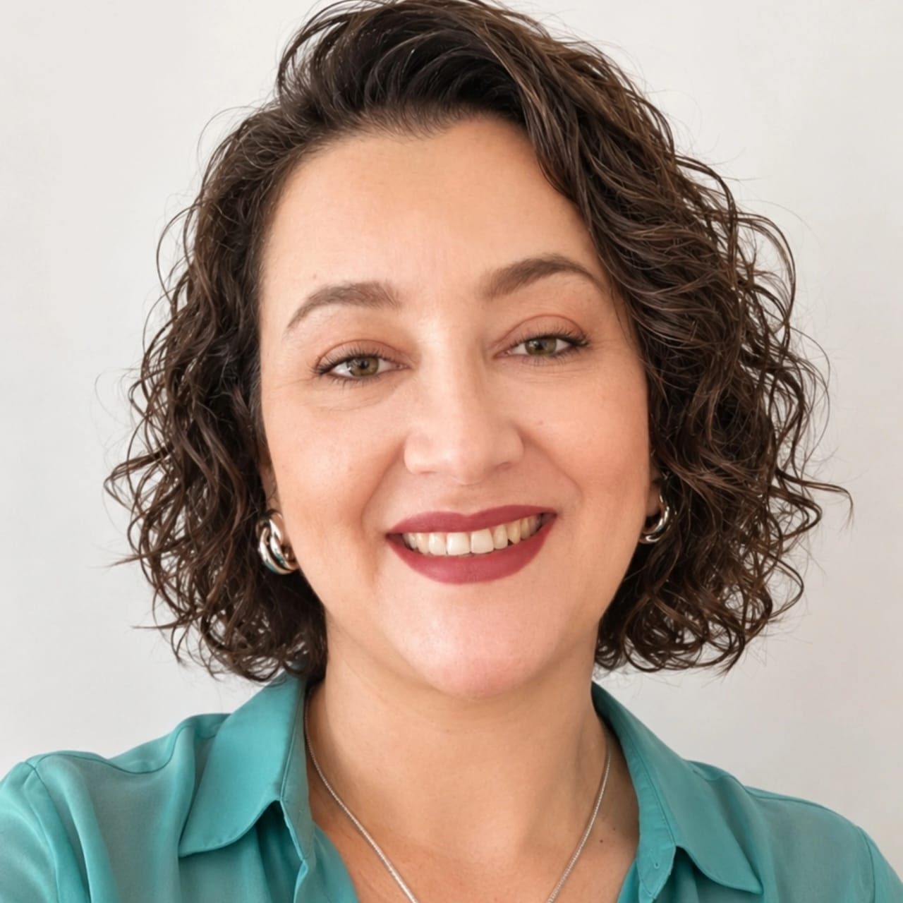 Foto da professora Katia Lima sorrindo